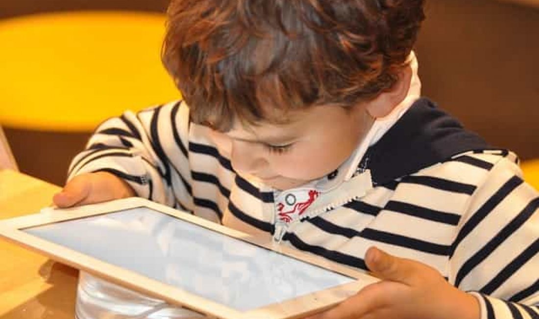 Els adolescents, els nens i les noves tecnologies: oportunitats i desafiaments